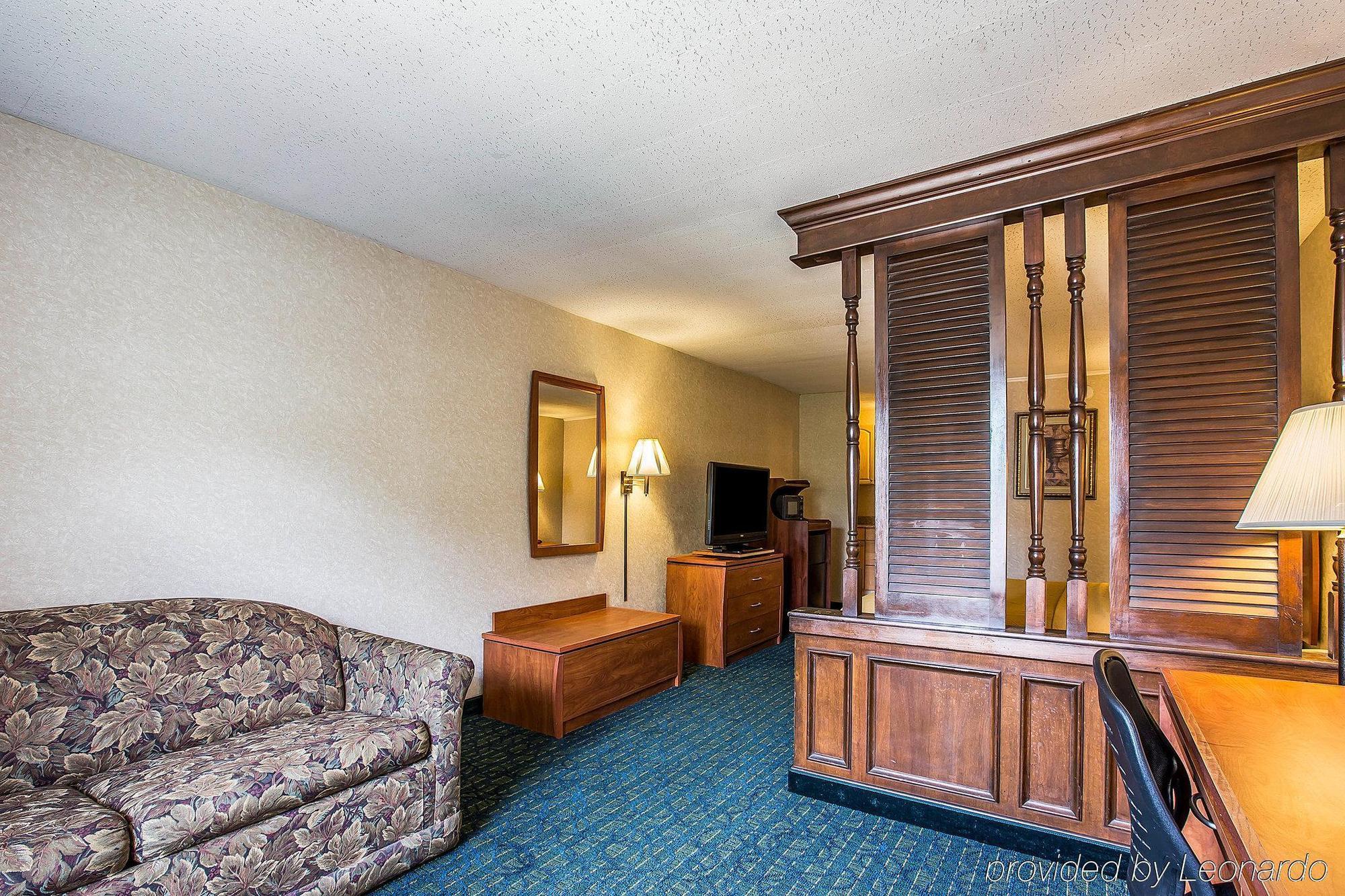 Greenville Inn & Suites Bagian luar foto
