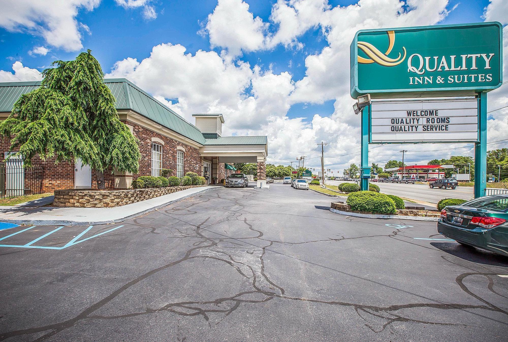Greenville Inn & Suites Bagian luar foto