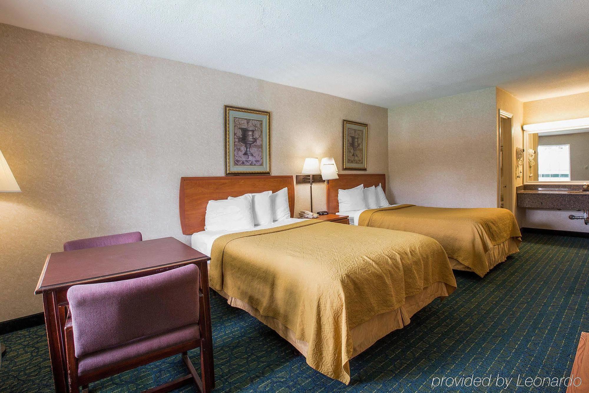 Greenville Inn & Suites Bagian luar foto