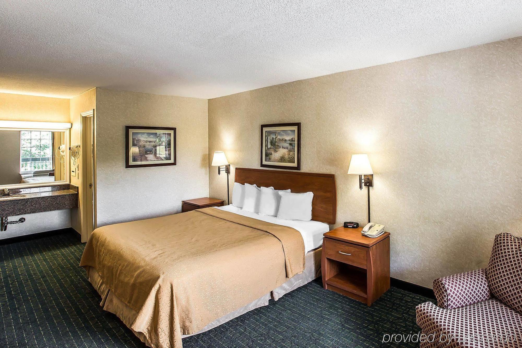 Greenville Inn & Suites Bagian luar foto