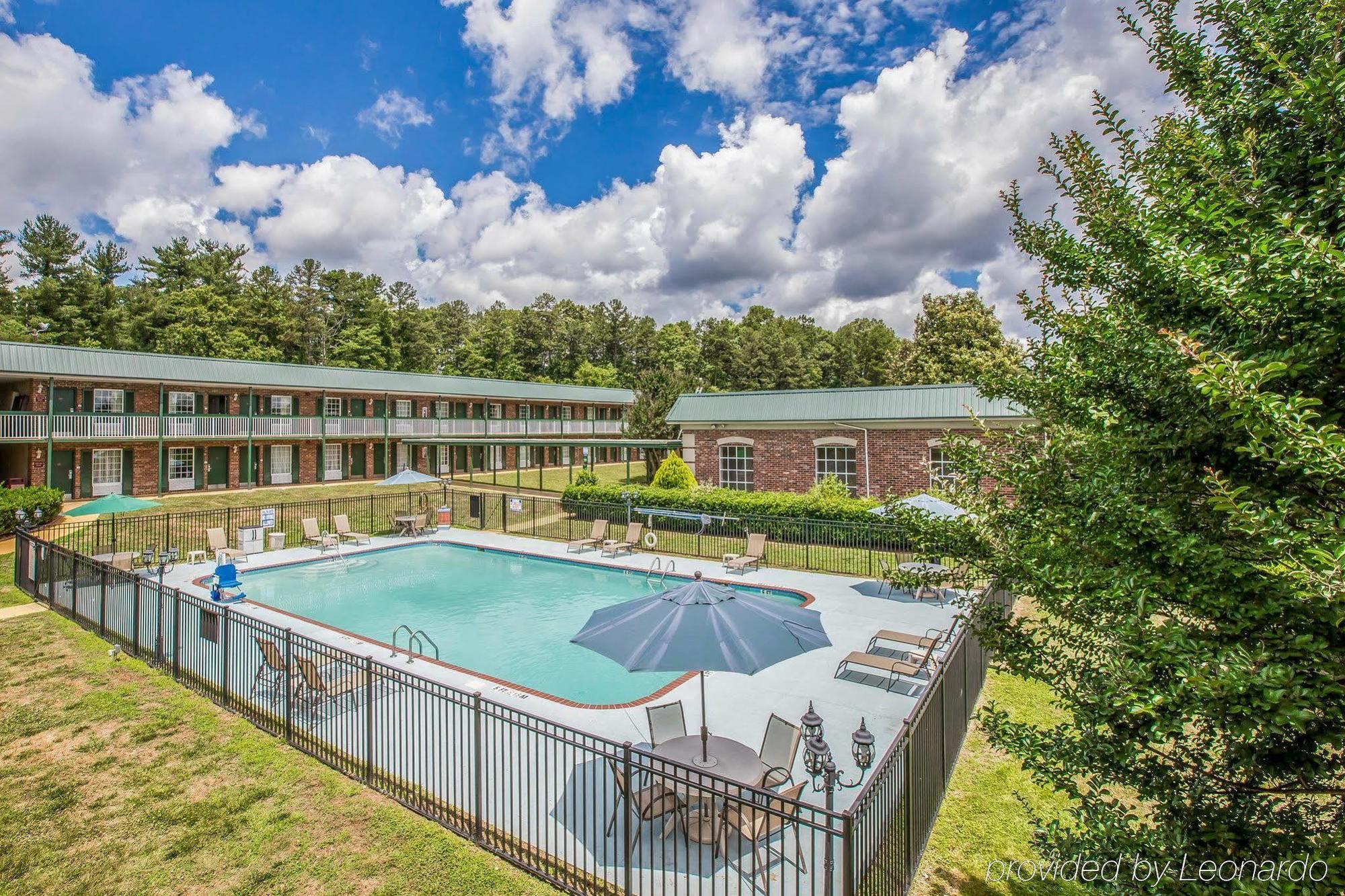 Greenville Inn & Suites Bagian luar foto