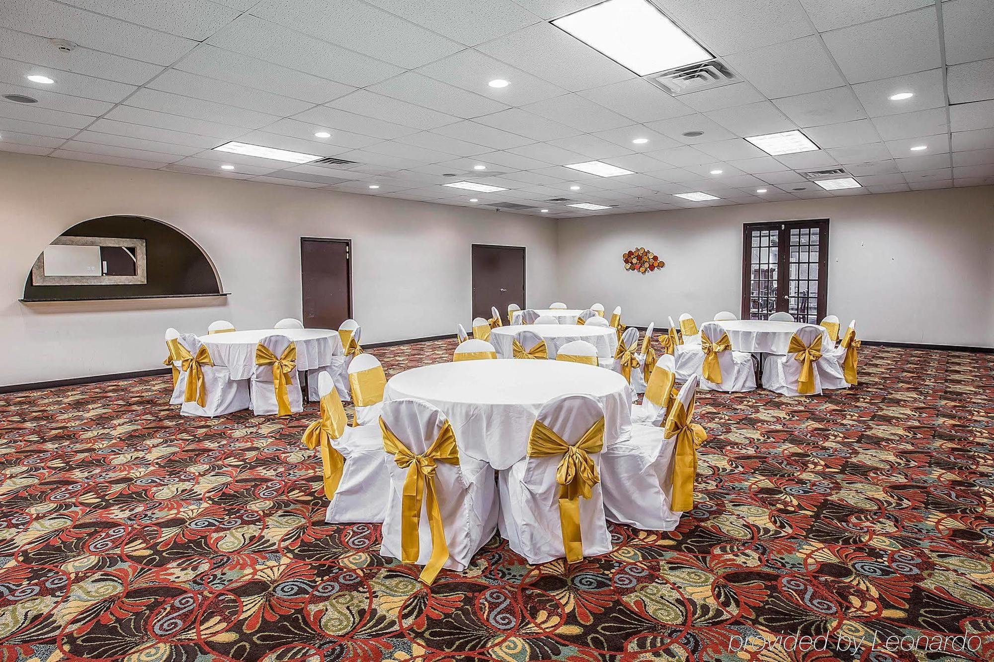 Greenville Inn & Suites Bagian luar foto