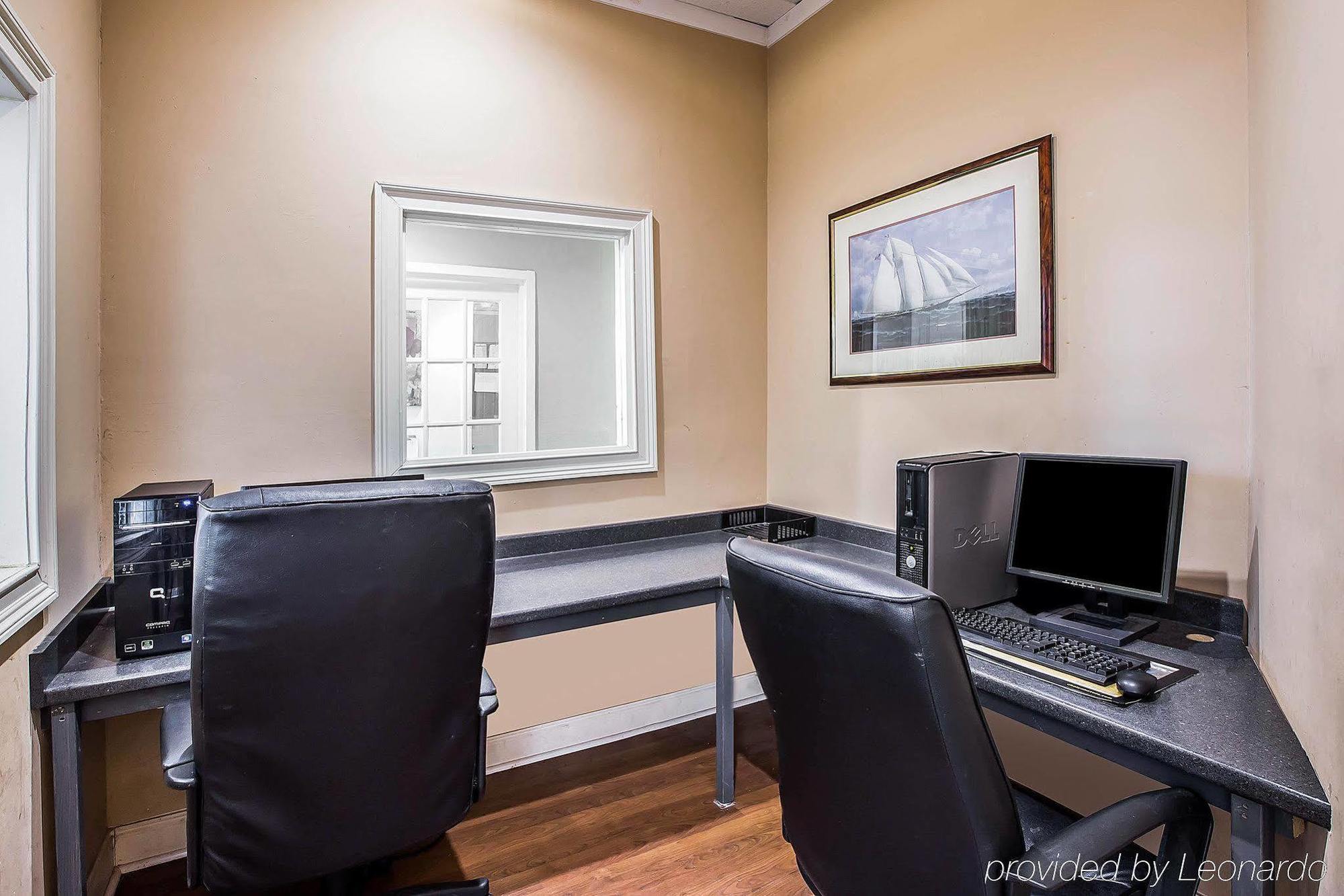 Greenville Inn & Suites Bagian luar foto